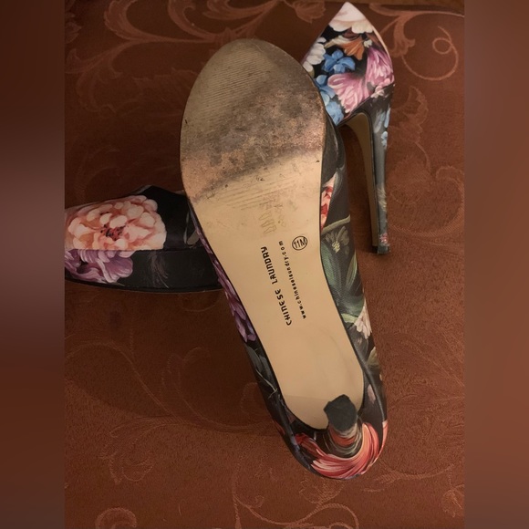 Shoes - Picture 3 of 6